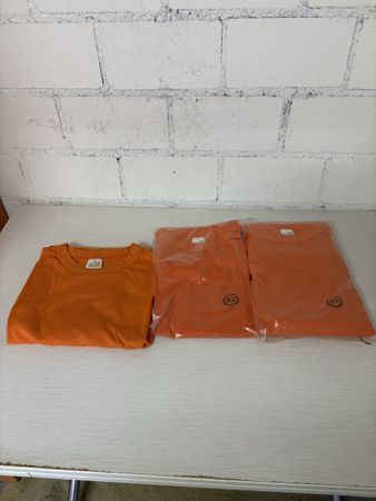 4 Stück Orange T-Shirts grösse 62 XL (3 neu)
