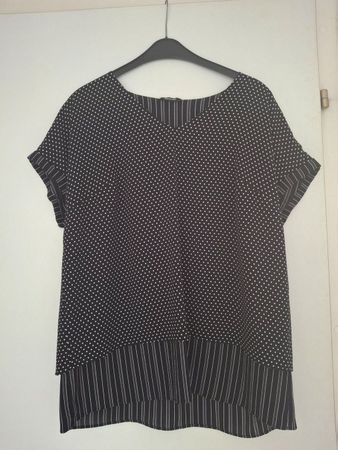 Schickes Shirt mit Punktemuster, Grösse 46, neu!