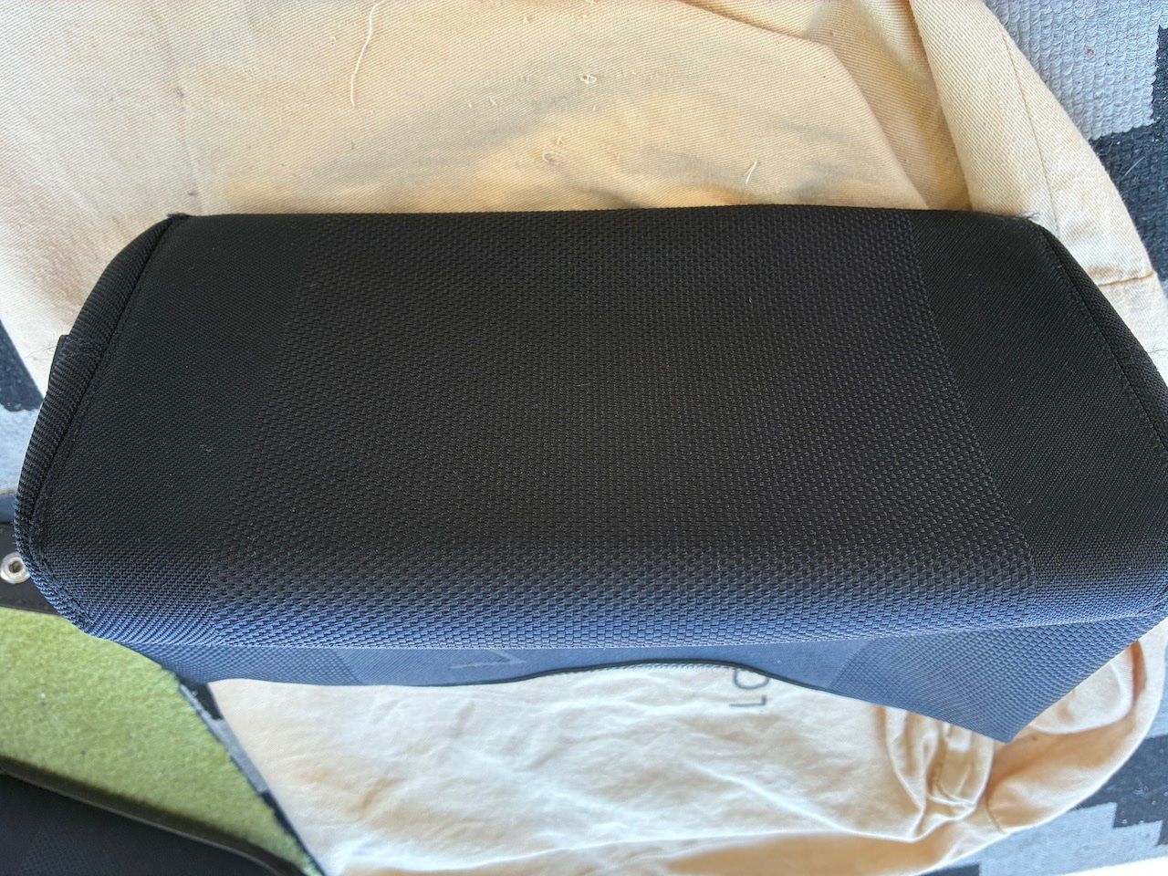 Louis Vuitton Kosmetikkoffer: Louis Vuitton Necessaire, Serie Canvas, black, Vintage – Gebraucht aus Zürich von Heinz_023 2
