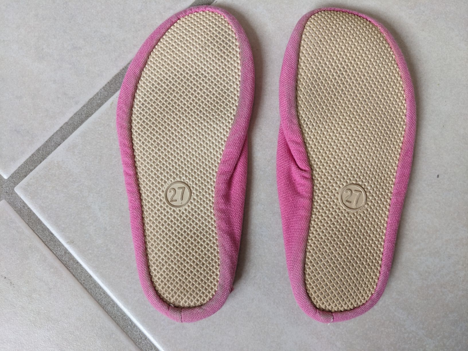 Scarpe per ragazze: Turntäppeli / Gymnastikschuhe Grösse 27 – Nuovo (secondo la descrizione) da Wald ZH venduto da andy_ch01 1