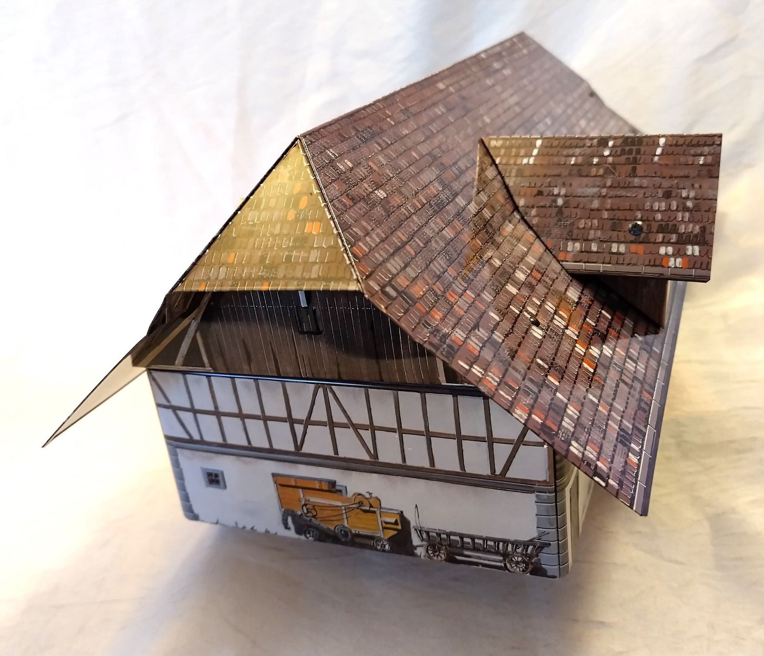 Altro in Decorazioni & Accessori: Grosse Blechdose "Bauernhaus" / Läckerli Huus Basel – Usato da Bellach venduto da JingleJerry 2