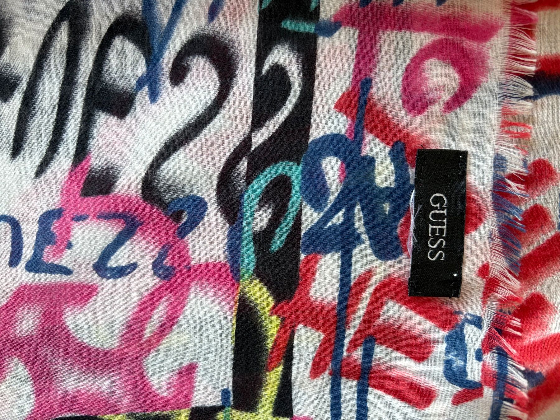 Guess Foulards, Tücher & Schals: Foulard GUESS 90/180 – Gebraucht aus Martigny von Sessalie 1