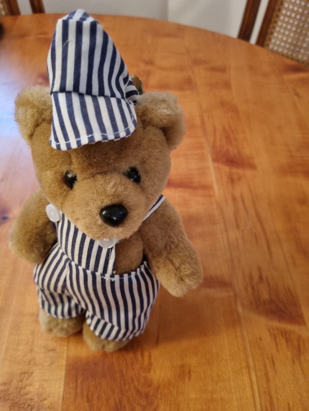 Spielzeuge: niedlicher Teddy-Bär – Gebraucht aus Fürstenaubruck von PizBeverin2018
