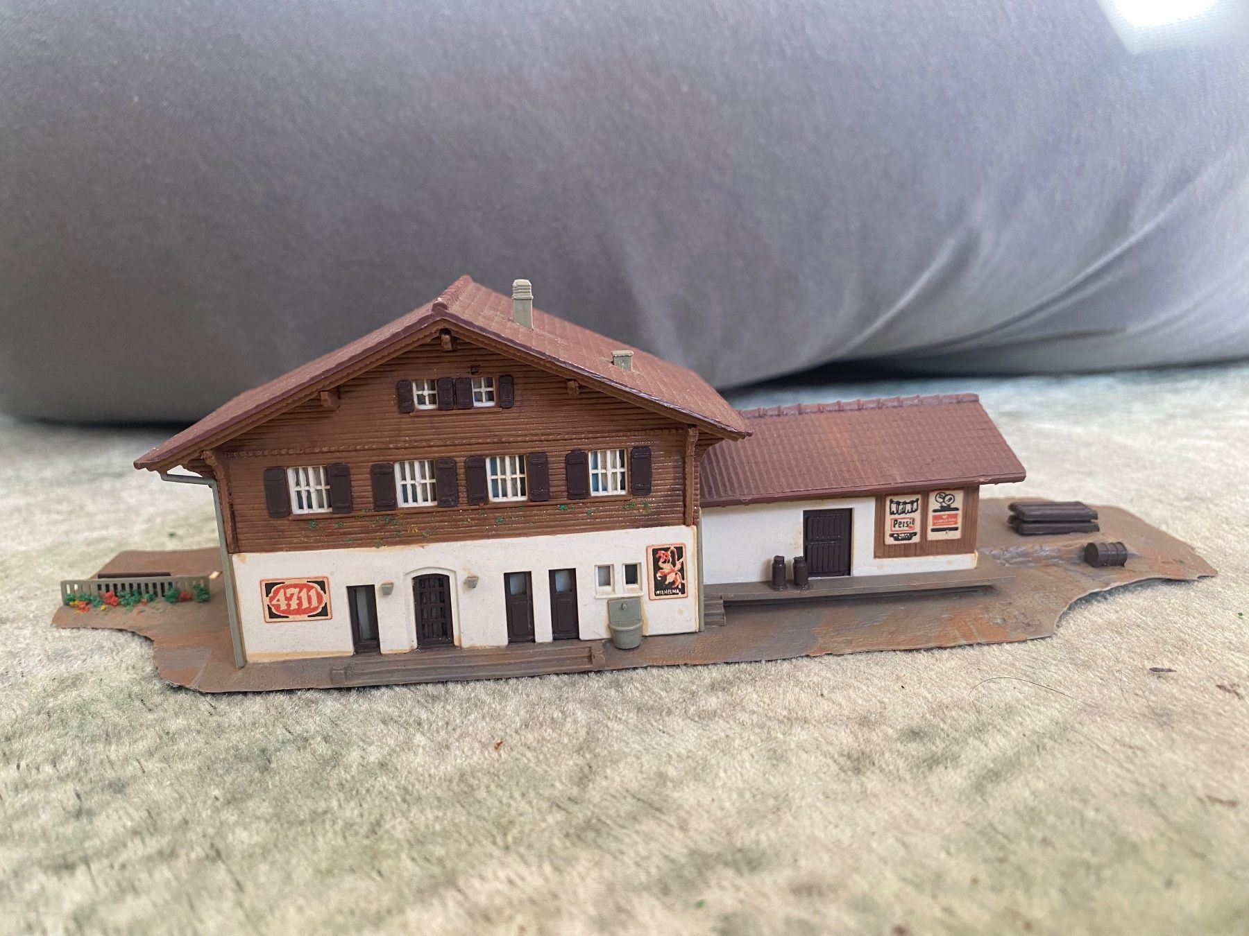Kit di modellismo & Modellini statici: Modellbau Bergdorf / Kirche / Häuschen – Usato da Schwarzenburg venduto da sarah2107 4