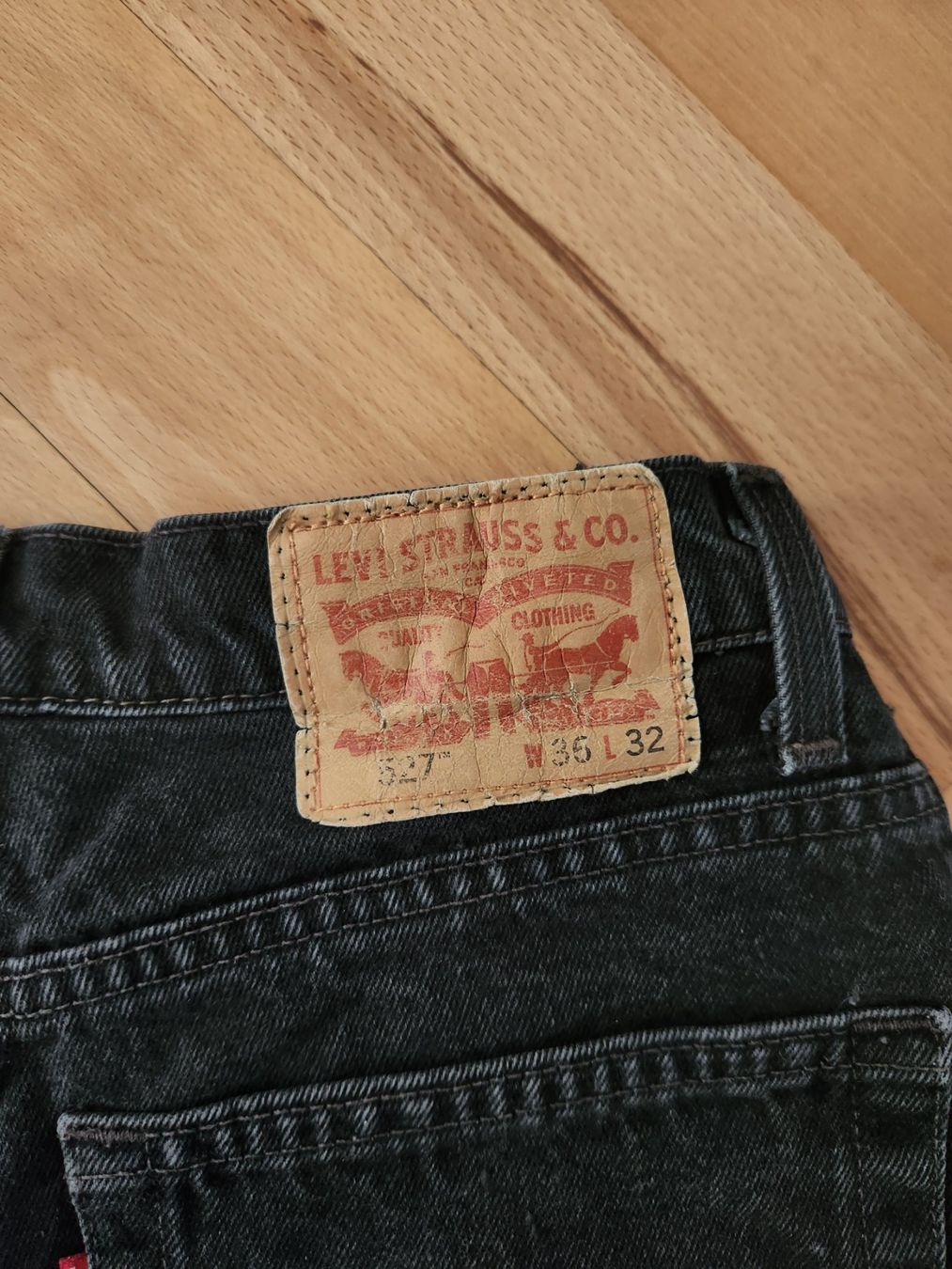 Levi's Jeans: kurze Levis Jeanshose – Usato da Luzern venduto da isalalala 2