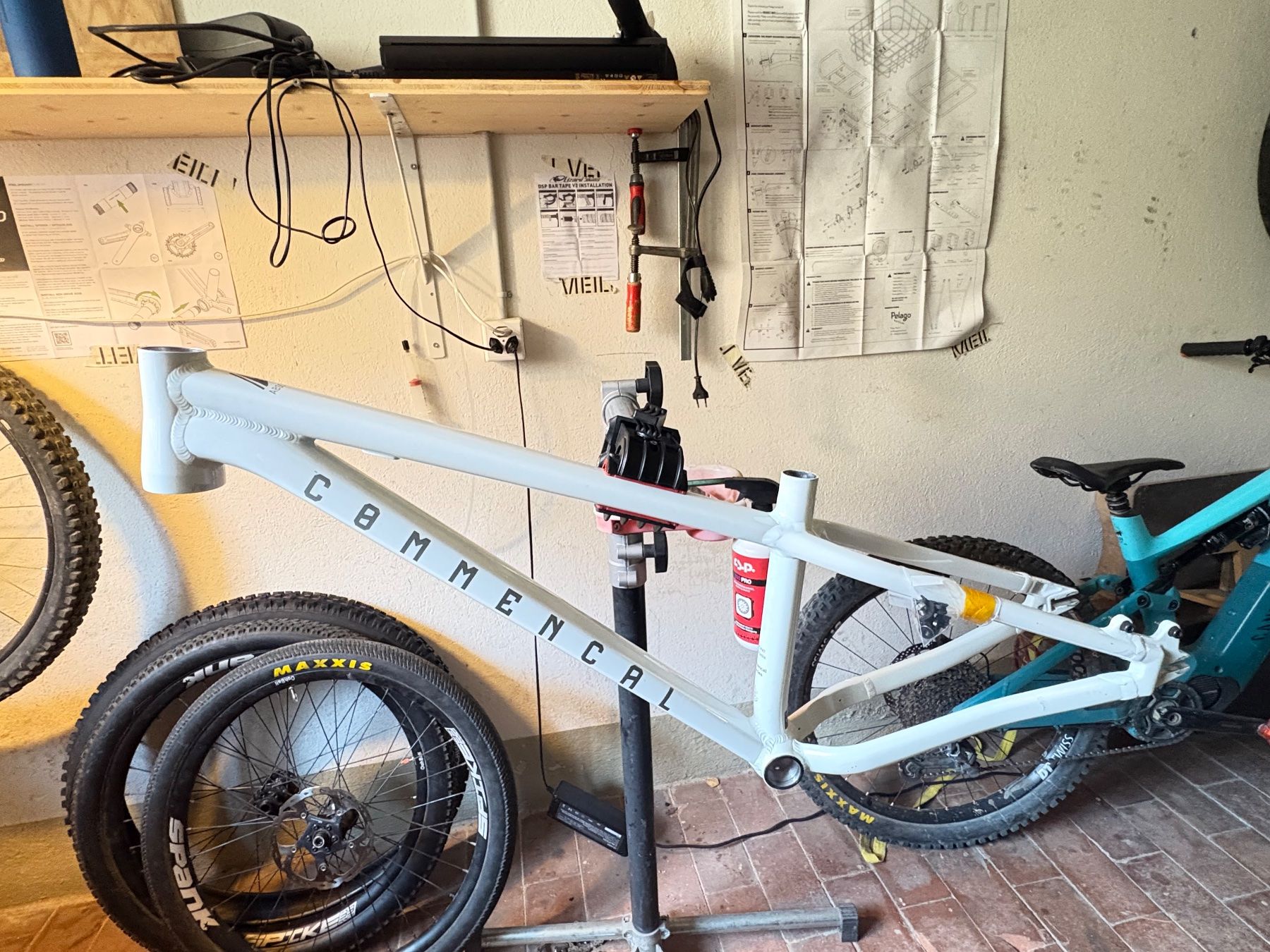 Commencal Ersatzteile: Commencal Absolut Dirt Jump Rahmen Medium – Gebraucht aus Zürich von Andilost01