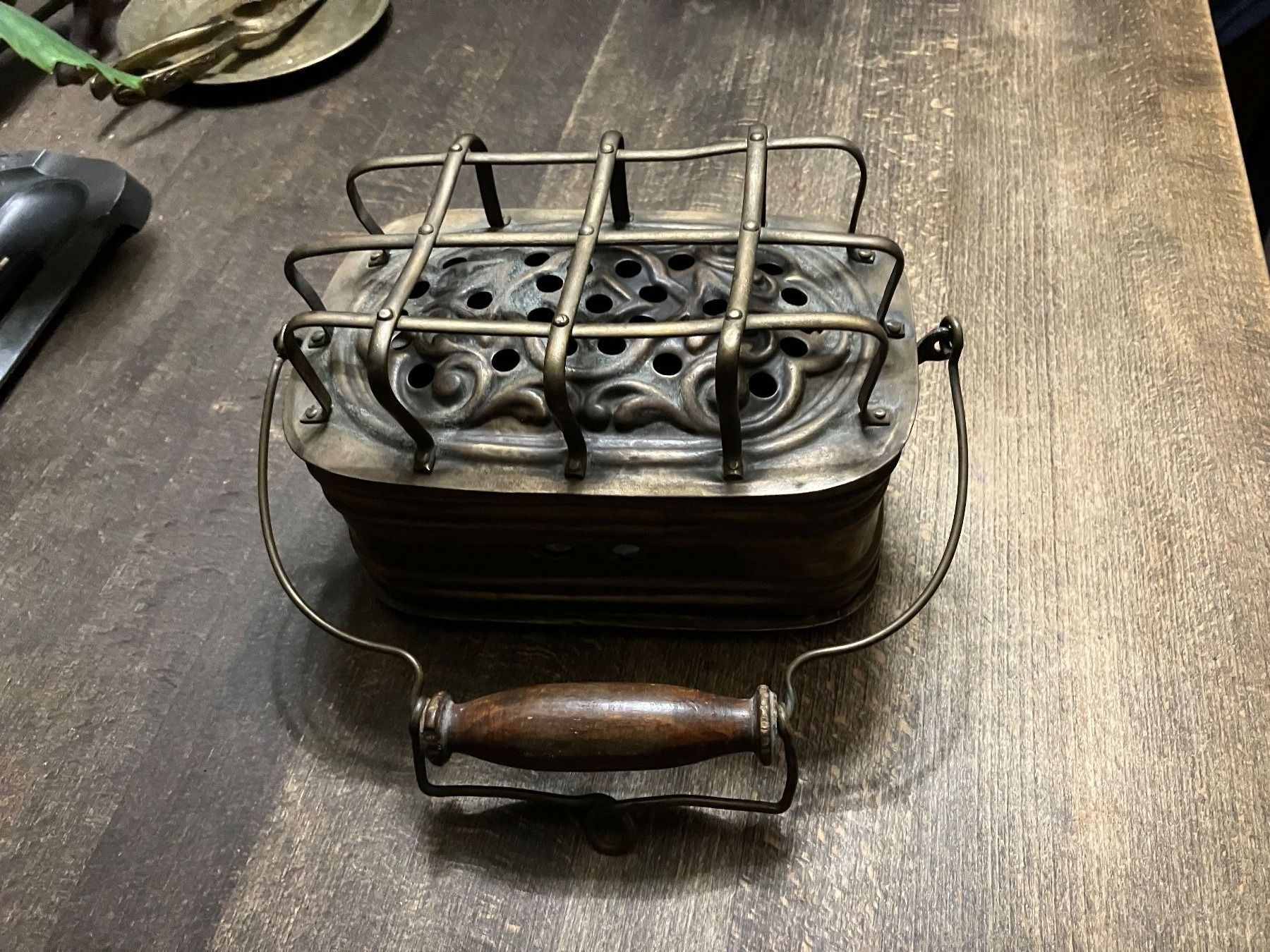 Altri mobili d'antiquariato: antiker Fussofen Messing – Usato da Zürich venduto da ylluw50