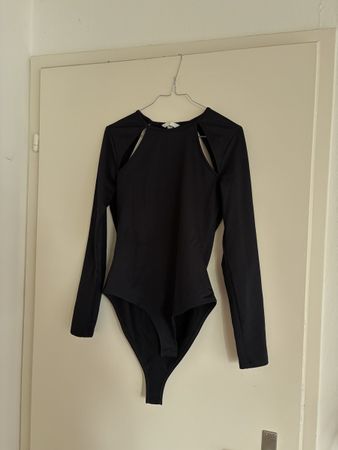 H&M Bodysuit - Long Sleeve Cut Out - Size M