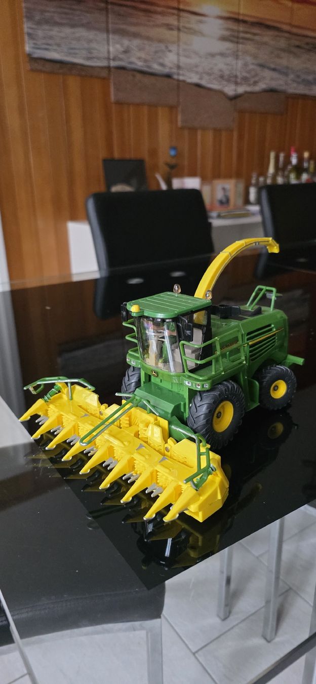 Kit di modellismo & Modellini statici: John Deere 7500 Häcksler – Usato da Rüti b. Büren venduto da Thoko 1