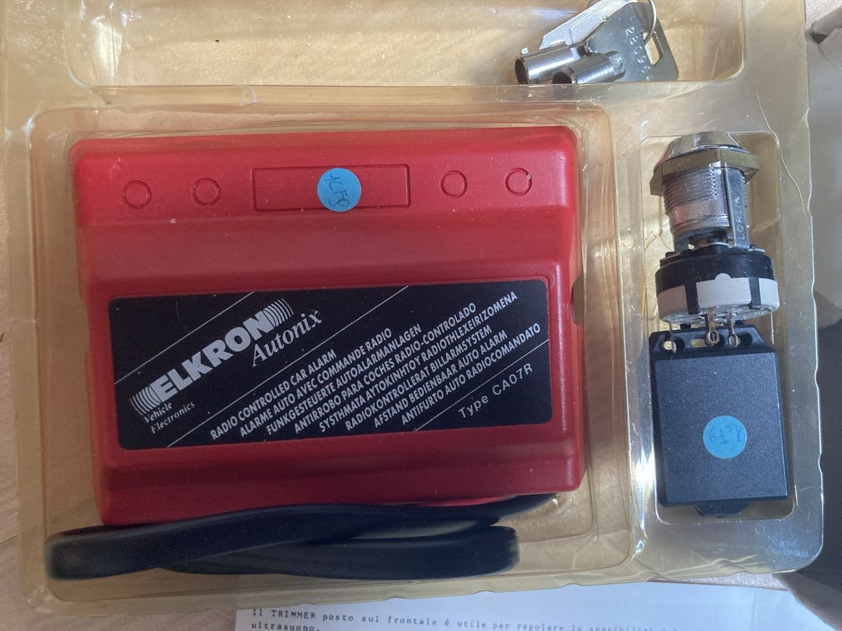 Sistemi d'allarme: Alarme system pour voiture – Usato da Penthalaz venduto da salvodj 2