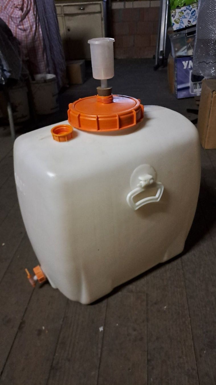 Accessori: Mostfass 100 Liter Kunststoff – Usato da Leimbach AG venduto da volta69 1