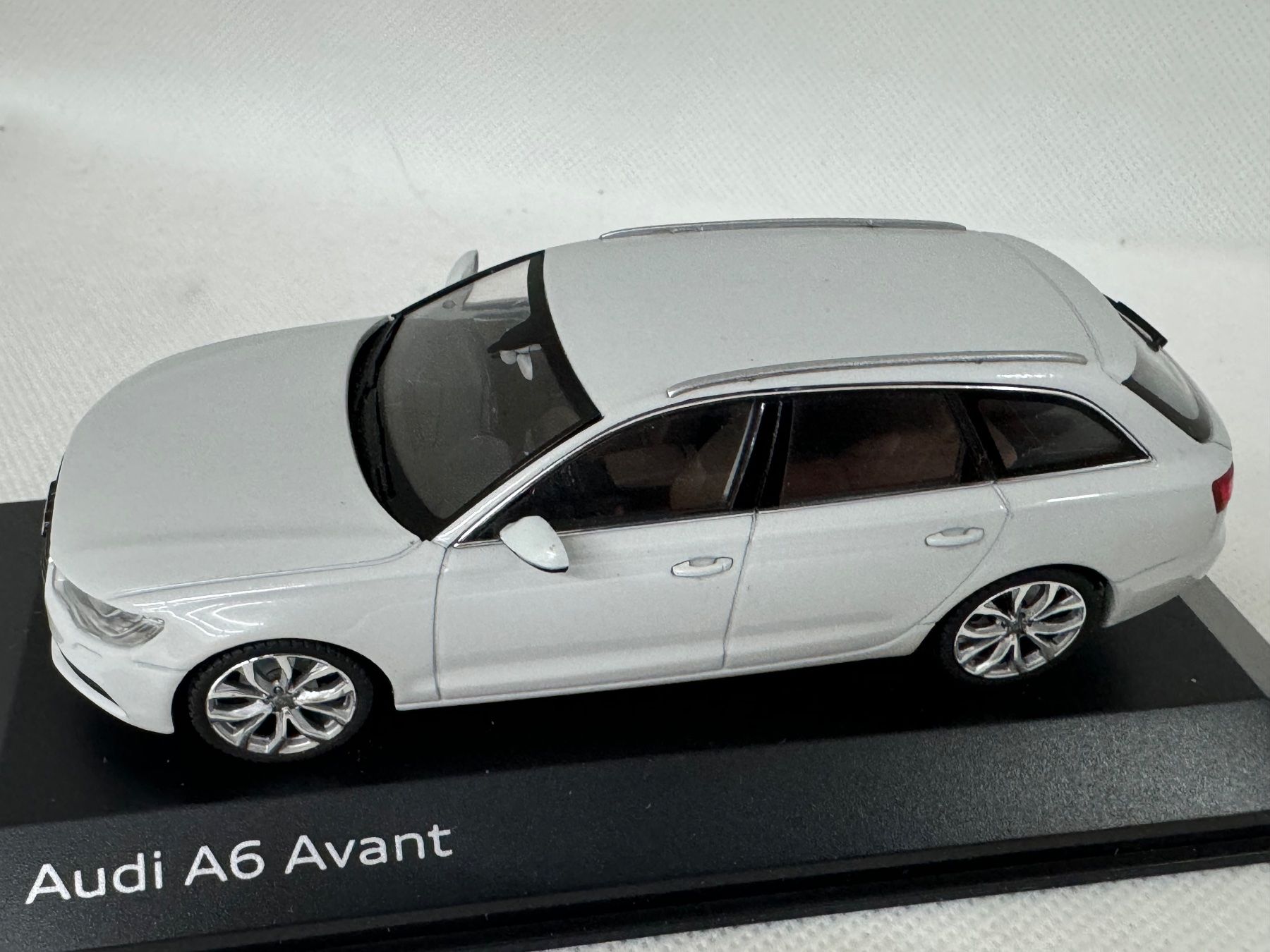 Audi Modellautos: Audi A6 Avant 1:43 Modell Audi Collection – Neu und originalverpackt aus Luzern von aa43modelcars-Luzern