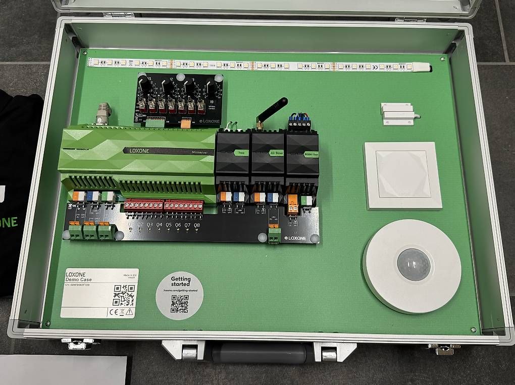 Elektronikbauteile: Loxone Musterkoffer. Fabrikneu.  – Neu und originalverpackt aus Aedermannsdorf von Isilmo 1