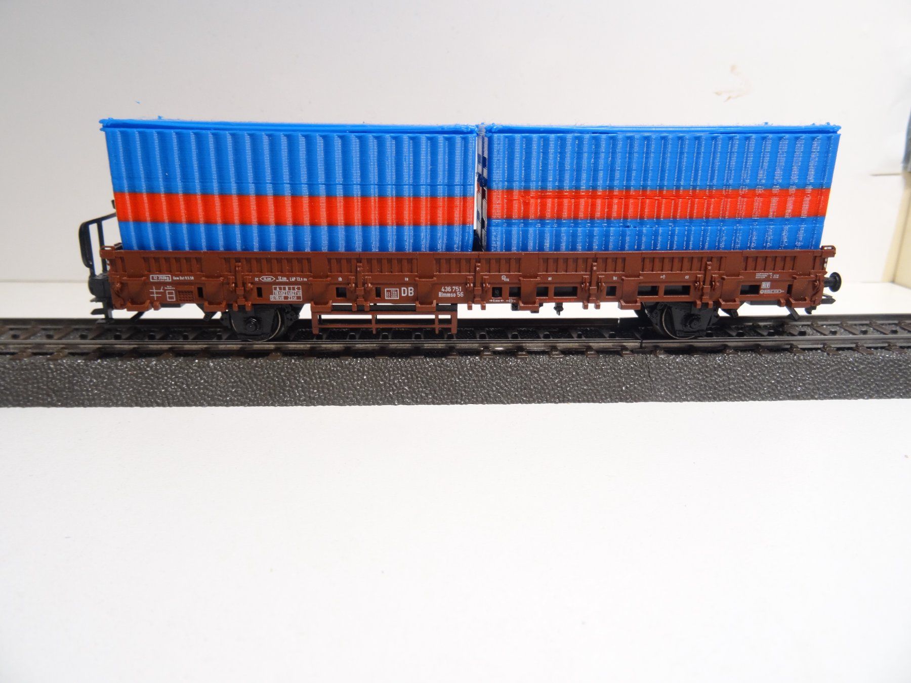 Märklin Modellini di ferrovie: Märklin. H0 46072 Güterwagen mit Container – Usato da Hochdorf venduto da Teger02 1