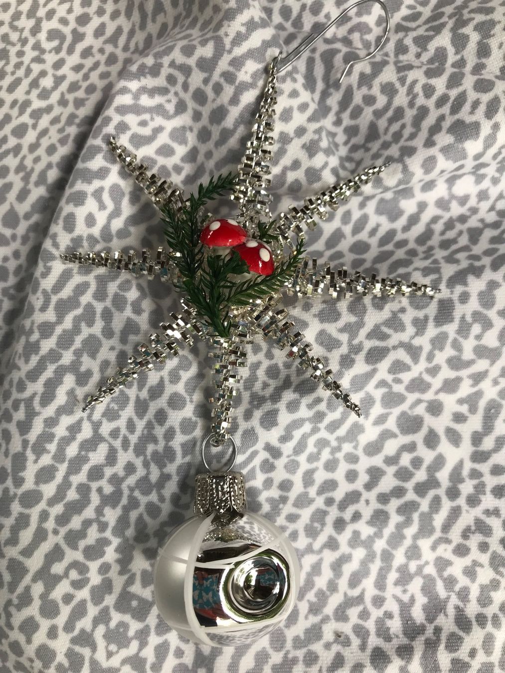 Alle Dekorationen: Stern mit Kugel Pilz Christbaumschmuck – Neu und originalverpackt aus Alpnach Dorf von marvo 1