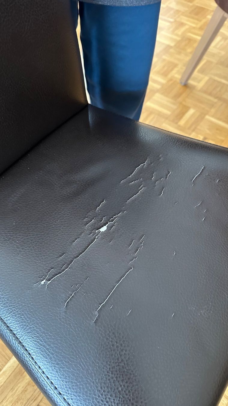 Sedie: 8 Schwarze Lederstühle – Usato da Hombrechtikon venduto da Stromerzwergli 3
