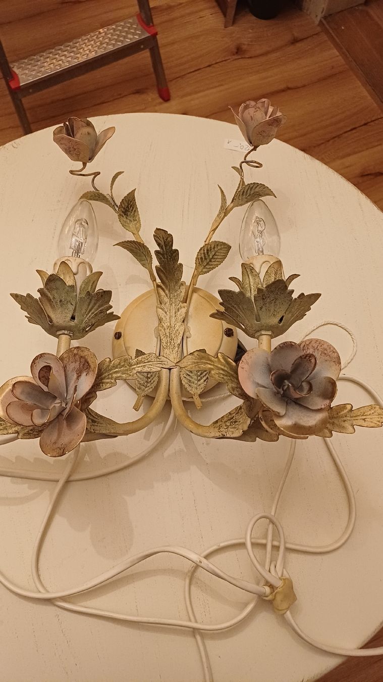 Lampen: Vintage Wandlampe – Gebraucht aus Flawil von Naphtali 1