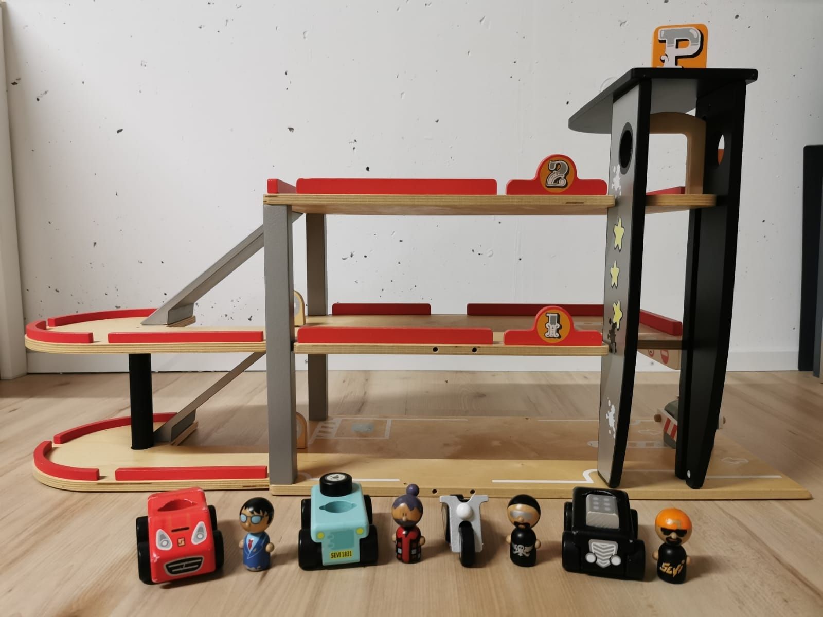 Spielzeuge: Holz Parkgarage – Gebraucht aus Merzligen von 88910827 3