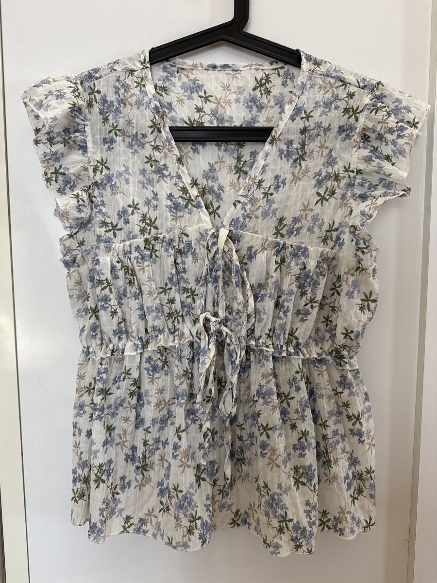 Camicette: Luftiges Blumenshirt Gr.L – Usato da Winkel venduto da _OachKatzerl_