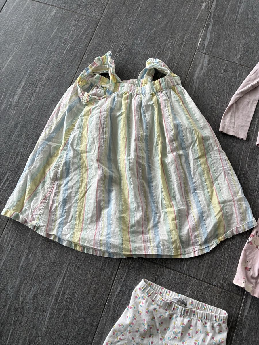 Lotti & Set di vestiti: Mädchen Kleiderpaket, 13-teilig, Grösse 104 – Usato da Muhen venduto da Sally203 2