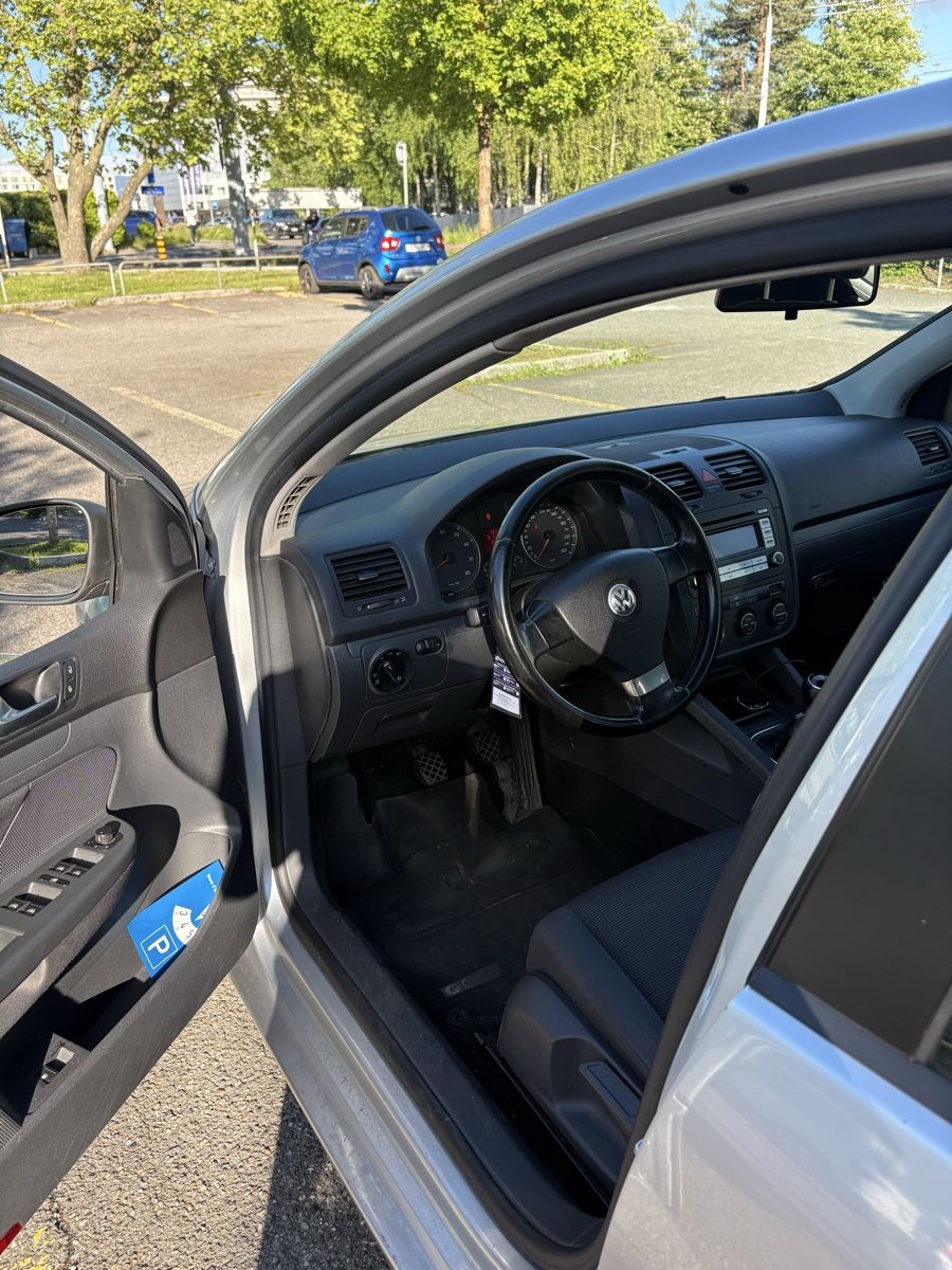 VW Automobili: Golf 5  – Usato da Genève venduto da bak_96wy 5