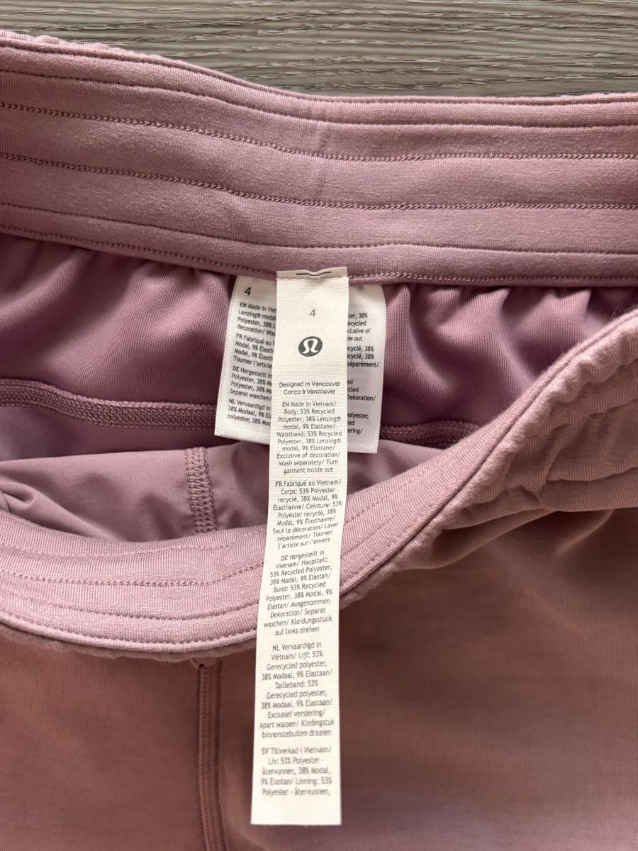 Lululemon Pantalons: Lululemon Softstreem Shorts Gr.4 – Neuf (Voir description) à Gossau SG par Swisslady25 2