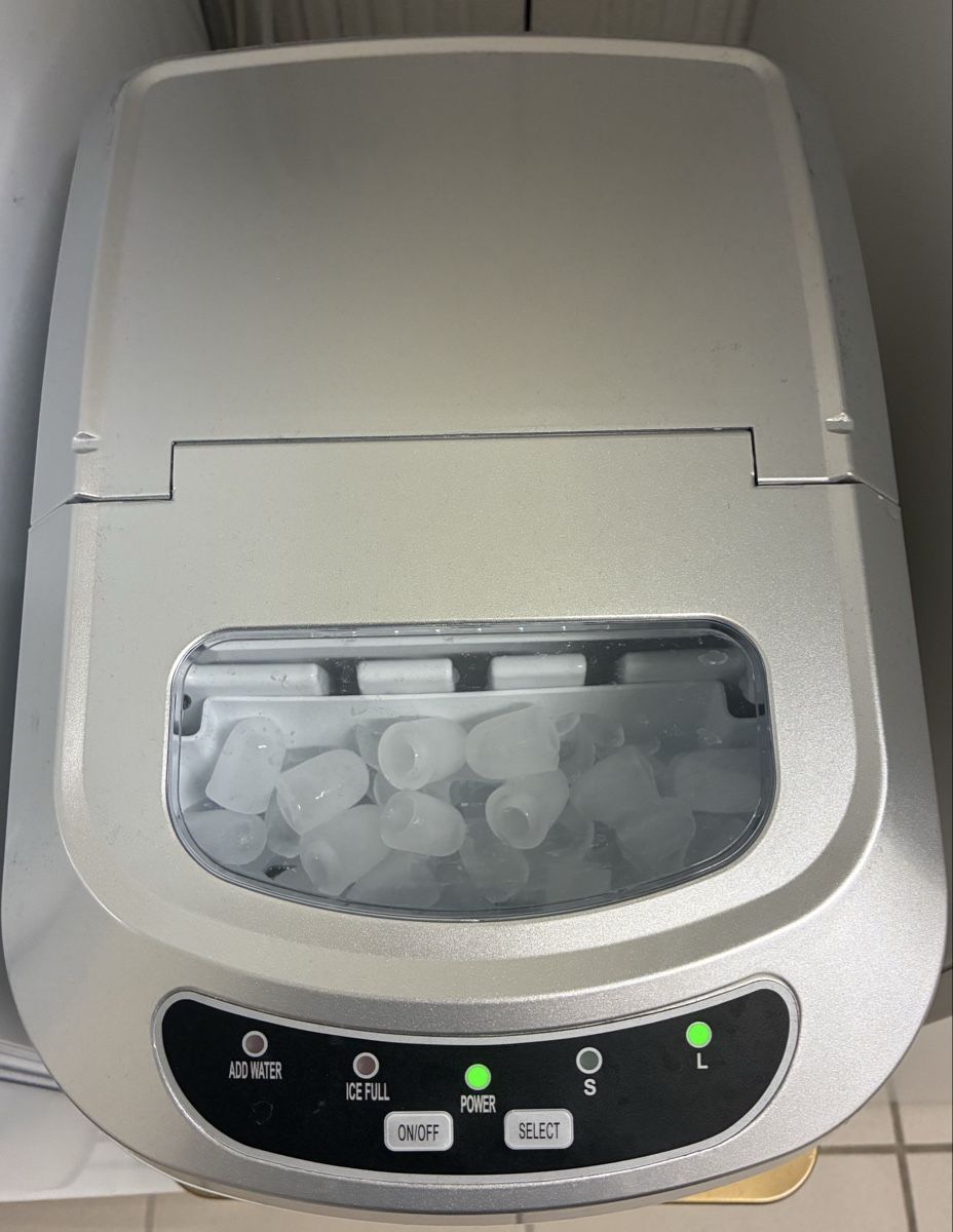 Appareils de cuisine: Machine à glaçons Fregado  – D'occasion à Eclépens par RCC1012 1