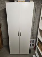 Weisser grosser Schrank