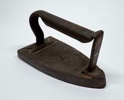antikes Stahl - Bügeleisen zum erhitzen auf Holzofen etc.