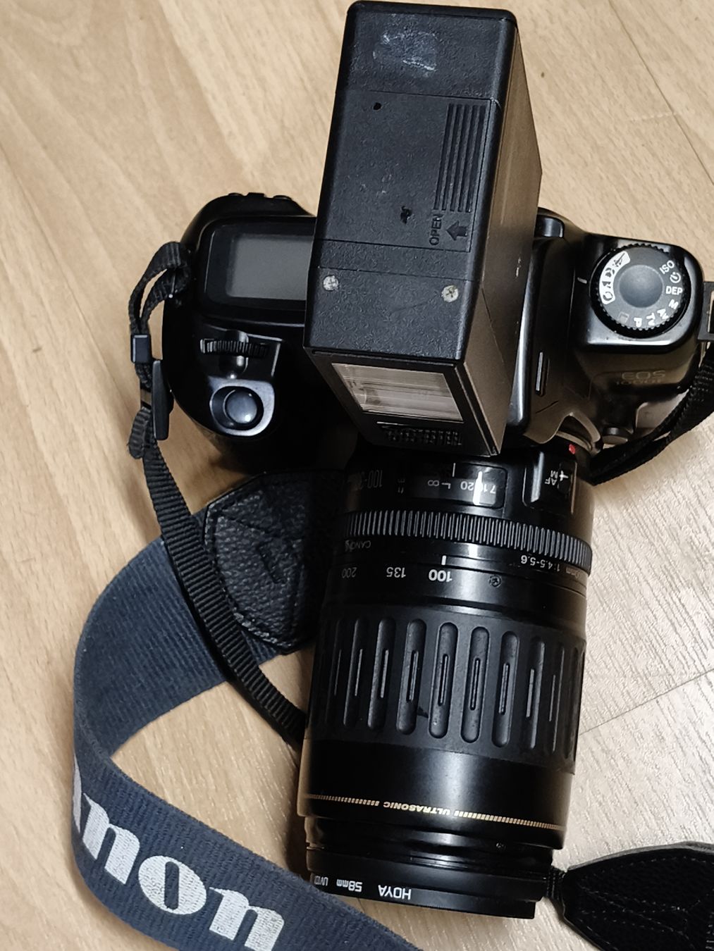 Canon Fotocamera: Canon EOS Kamera mit Objektik – Difettoso da Schönenwerd venduto da Ph75 2