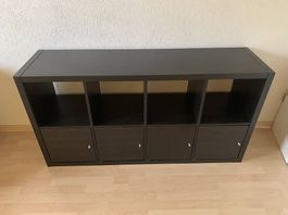 Schwarzes Möbel