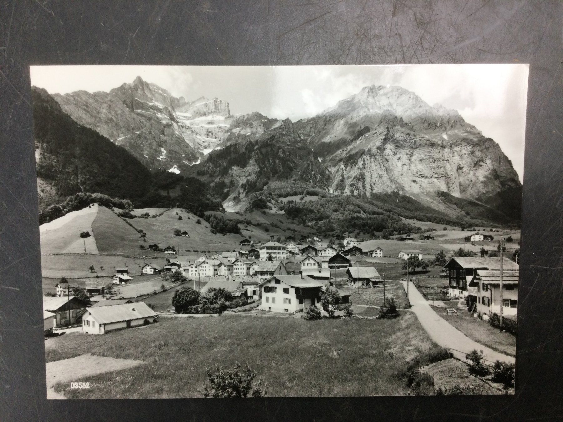 Cartoline postali: Alte Ansichtskarte Schwändi mit Bergen in Glarus – Usato da Wangen SZ venduto da kuriosum12