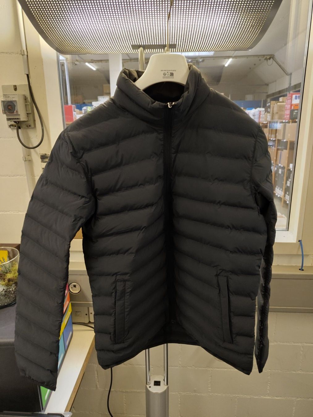 Helly Hansen Jacken: Helly Hansen - M Mono Material Insulator - Black S – Neu und originalverpackt aus Dällikon von Retouren_Resale