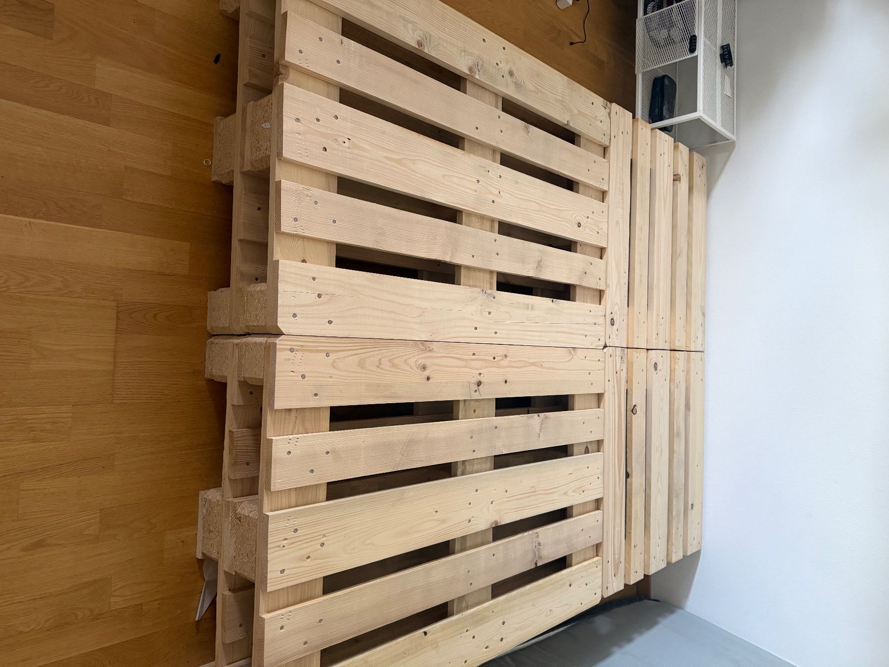 Betten: Palettenbett 160 x 200 cm – Neu (gemäss Beschreibung) aus Bern von JDR1