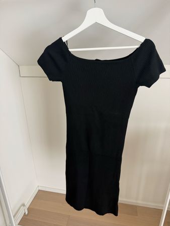 Schwarzes Sommerkleid, gerippt, Grösse xS, sehr guter Zustan