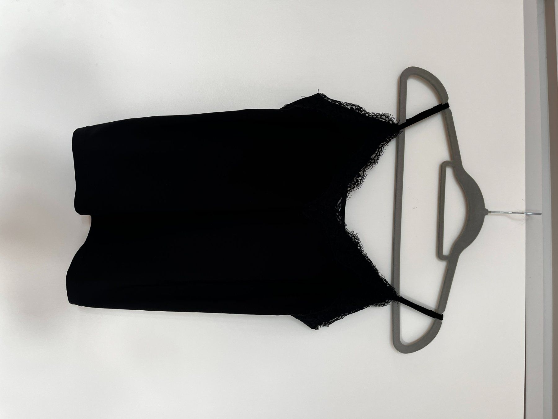 Tops: Schwarzes Spitzentop mit Trägern – Gebraucht aus Seuzach von anina.k