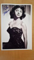 Rita Moreno - Originalautogramm auf Foto in s/w