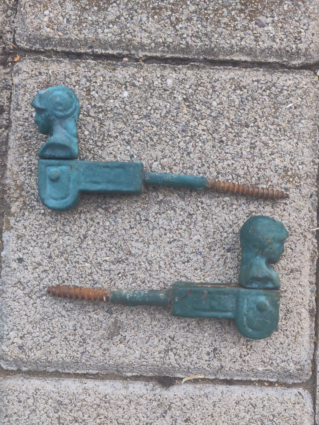 Eisenwaren: Beschlag Fensterladen Halter – Gebraucht aus Aarwangen von Riverman