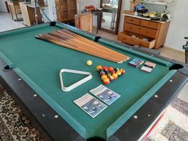 Gebrauchter Billardtisch mit Zubehör