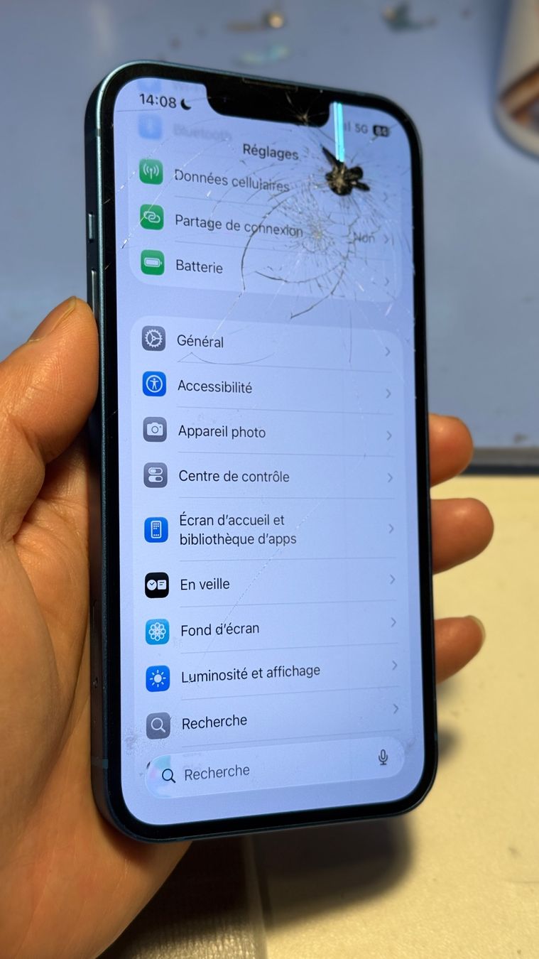 Apple Handys / Smartphones: Écran original d iPhone 13 vitres fissuré – Gebraucht aus Morges von DA-repa 2