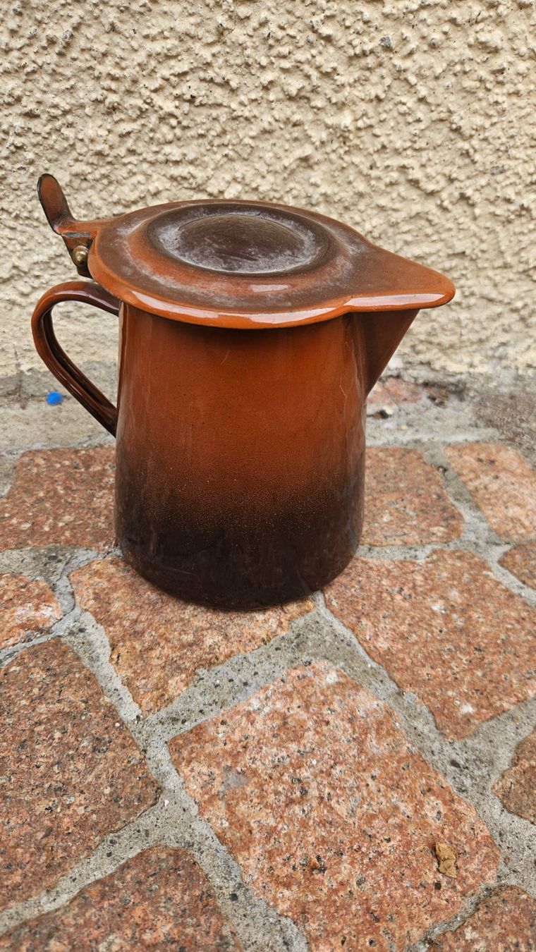 Caraffe: Brocchetta in metallo smaltato con coperchio – Usato da Melano venduto da H-Sara