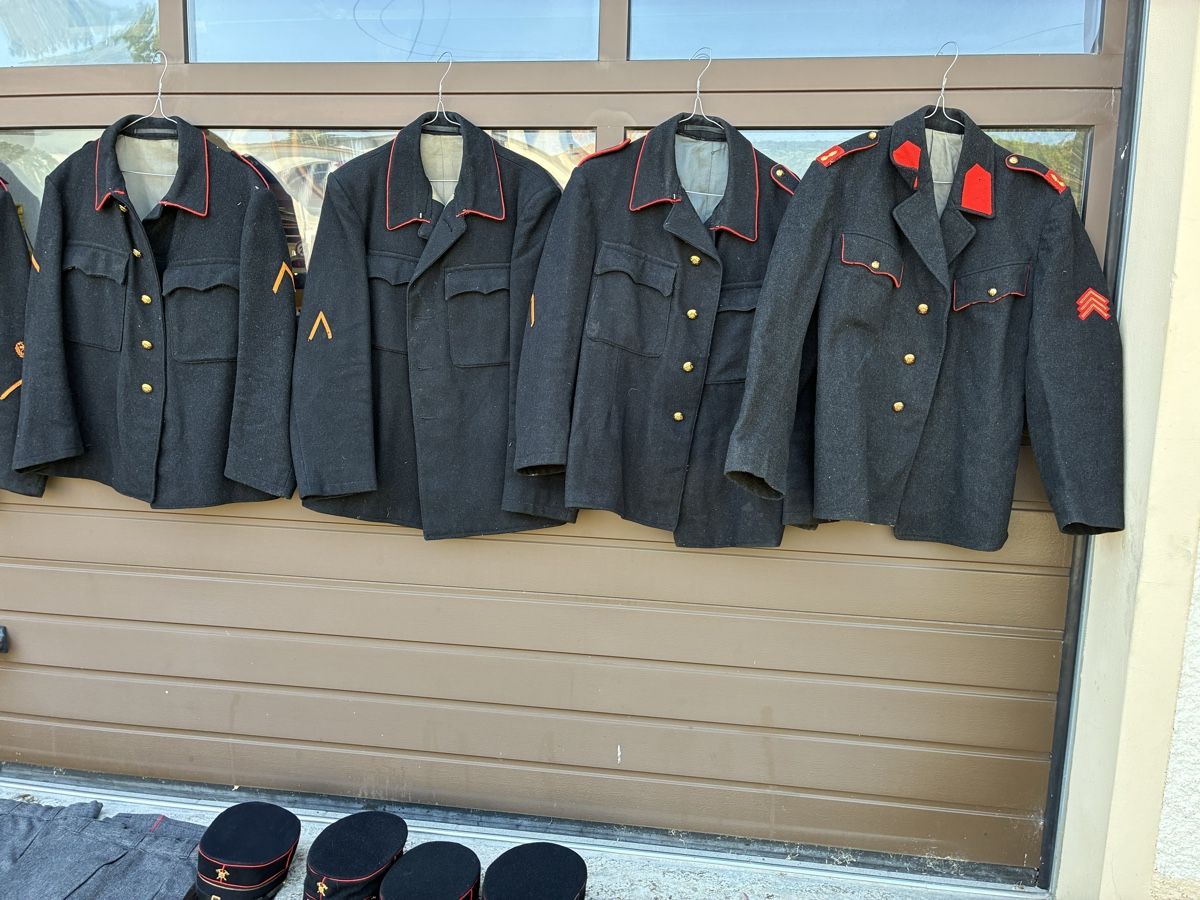 Uniformen: Lot divers habits de pompier  – Gebraucht aus Les Bayards von Mutz51 3