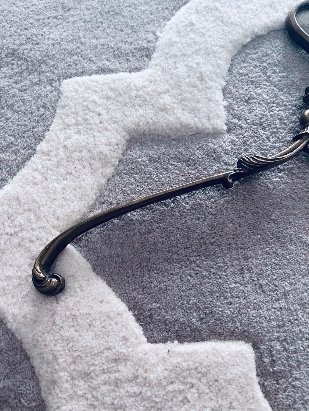 Kleiderbügel: Bronze oder Messing Kleiderbügel – Gebraucht aus Winkel von KaschmirArt 3