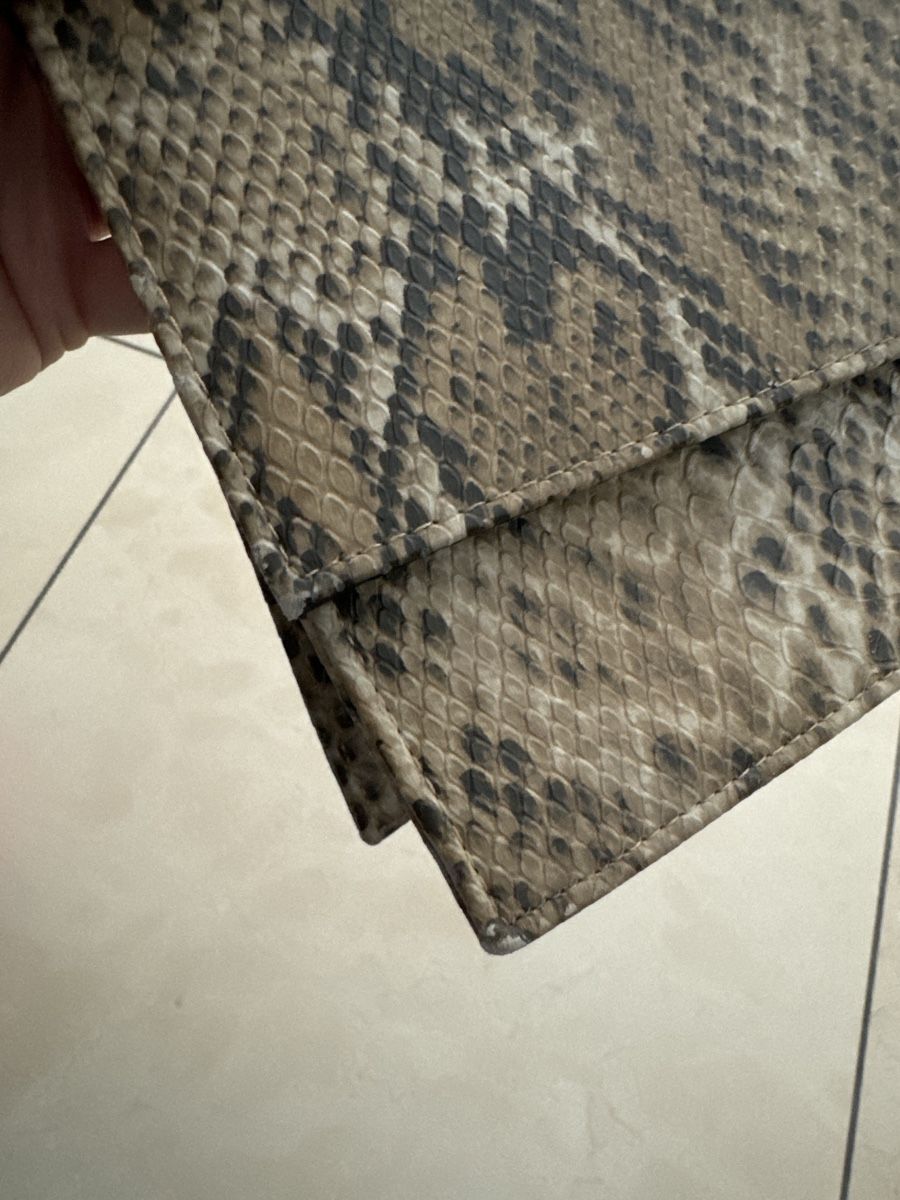 Taschen für Damen: Schlangendruck Schultertasche aus PVC – Gebraucht aus Balsthal von Narulya 4
