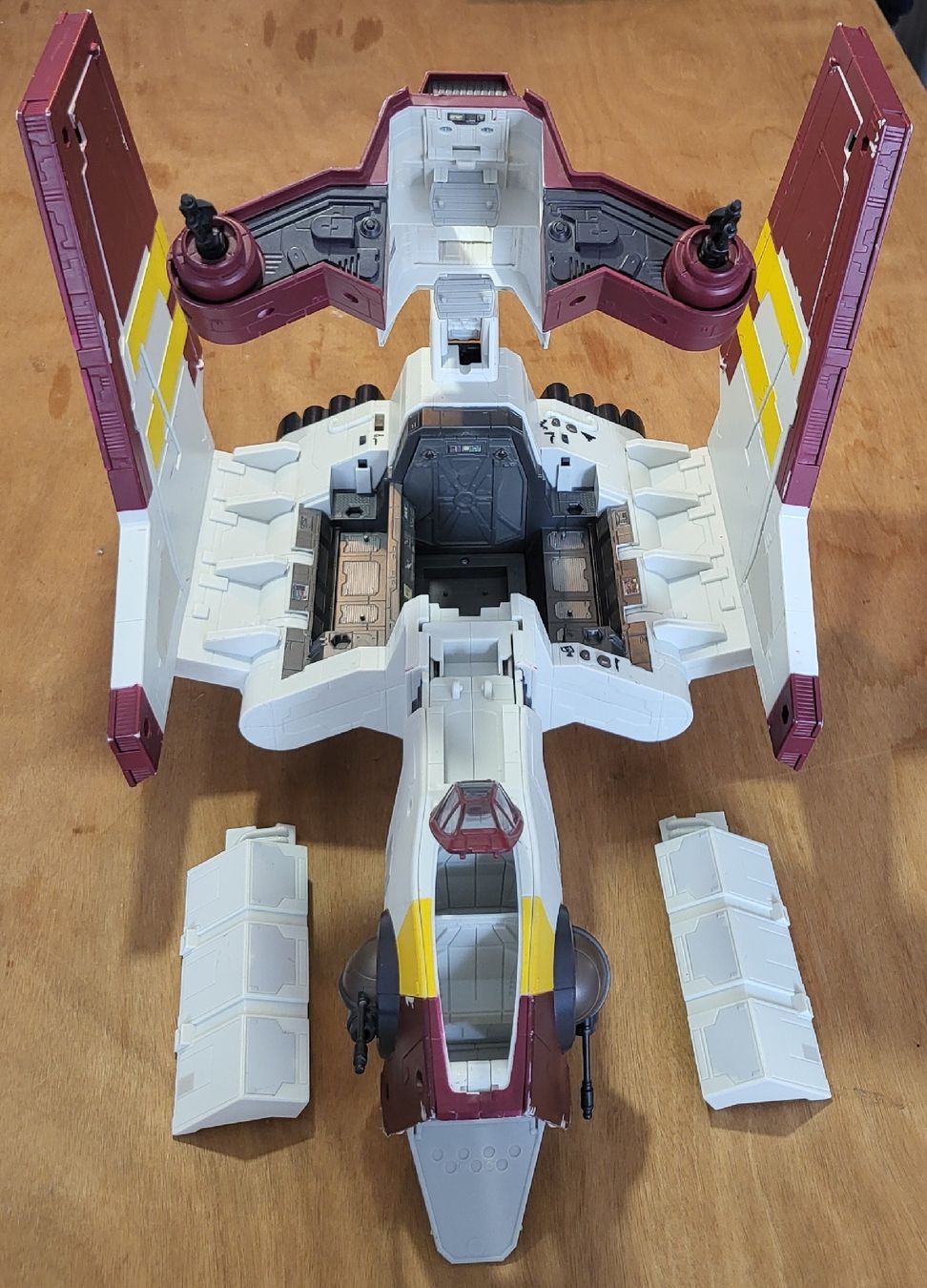 Star Wars Statuette: Vaisseau Star Wars Hasbro Clone Wars 2010 – Usato da Montet (Glâne) venduto da KOADA 5