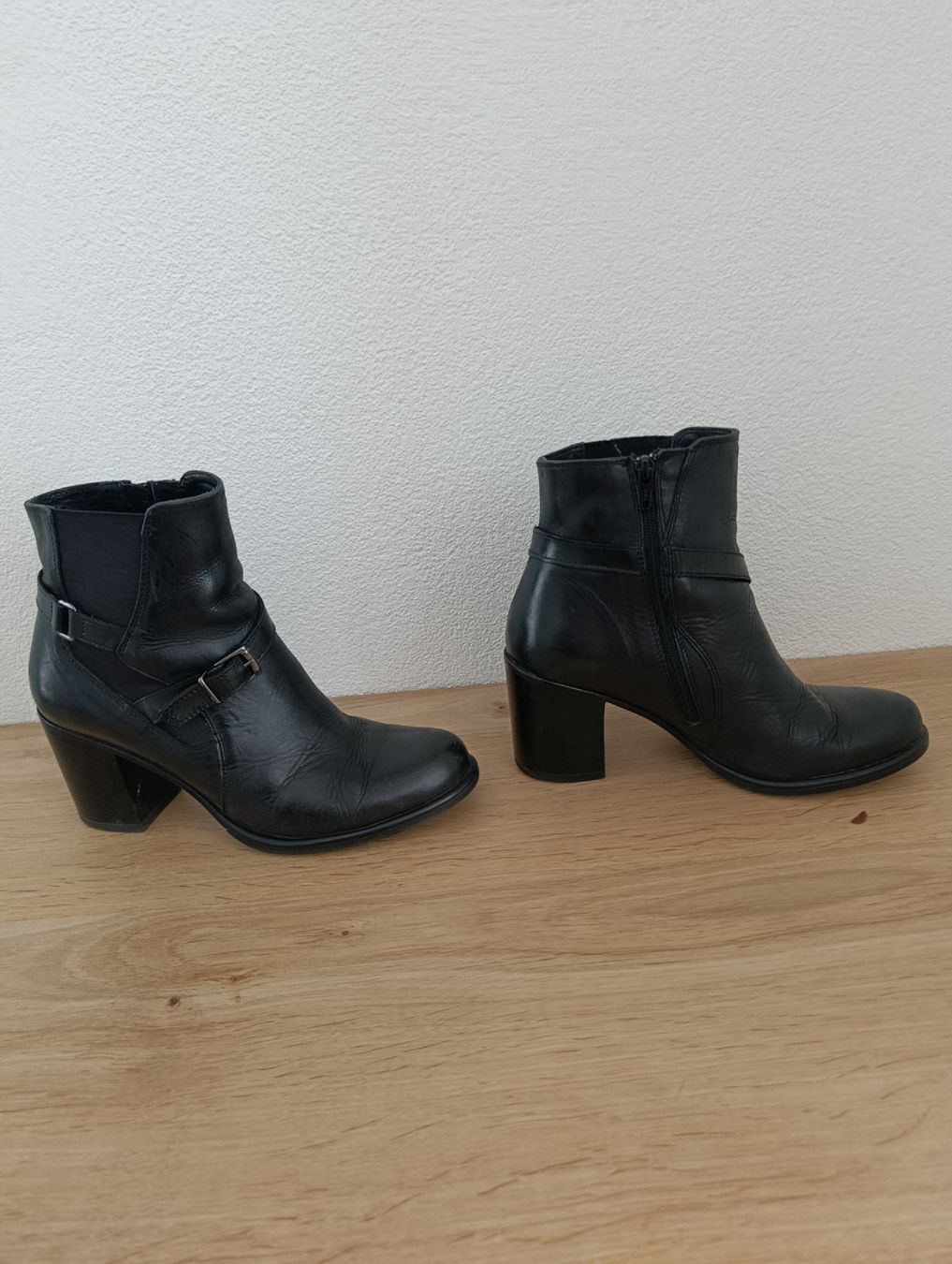 Scarpe da donna: Stivaletti in pelle – Usato da Ludiano venduto da Mo_Bia 1