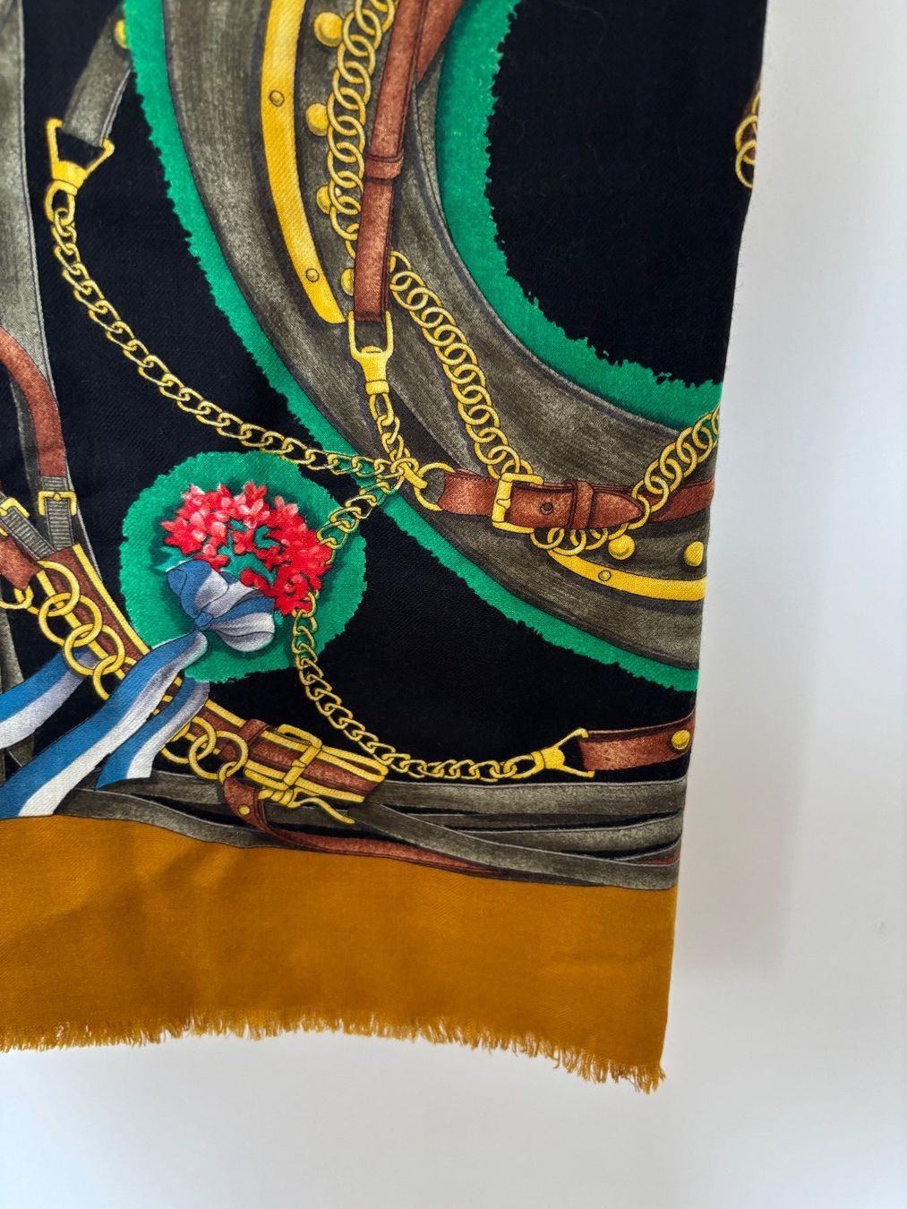 Gucci Foulard & Sciarpe: GUCCI  Wolle/Seide Schal 135x135cm – Nuovo (secondo la descrizione) da Herrliberg venduto da mayfi 1