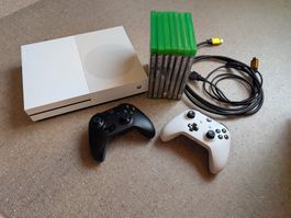 Xbox One S mit 2 Controllern und Spielen