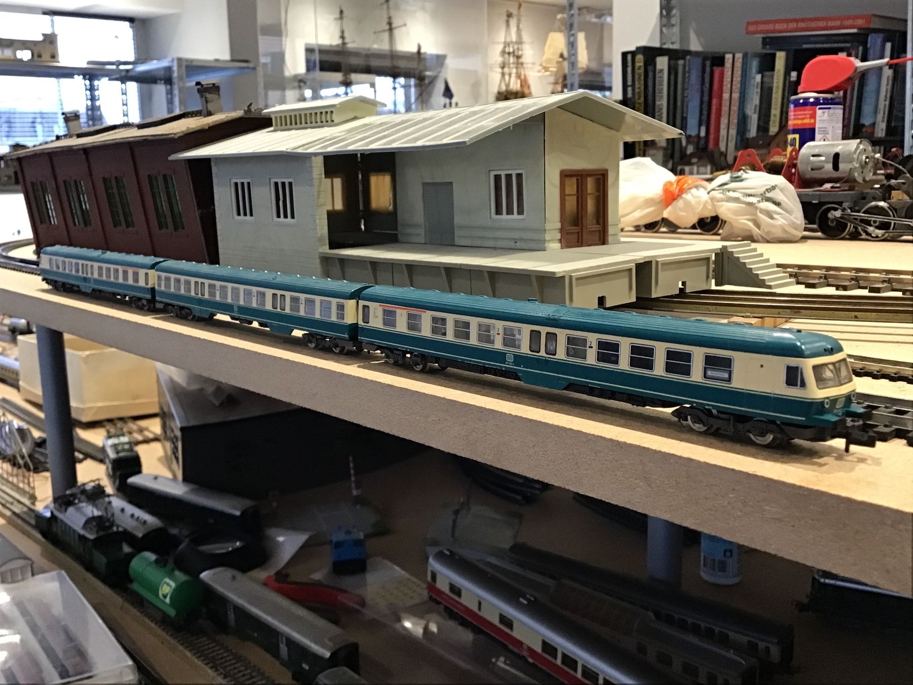 Fleischmann Modellini di ferrovie: FLEISCHMANN N Dieseltriebwagen Zug DB 614 – Usato da Männedorf venduto da Spezial-Modelle 1