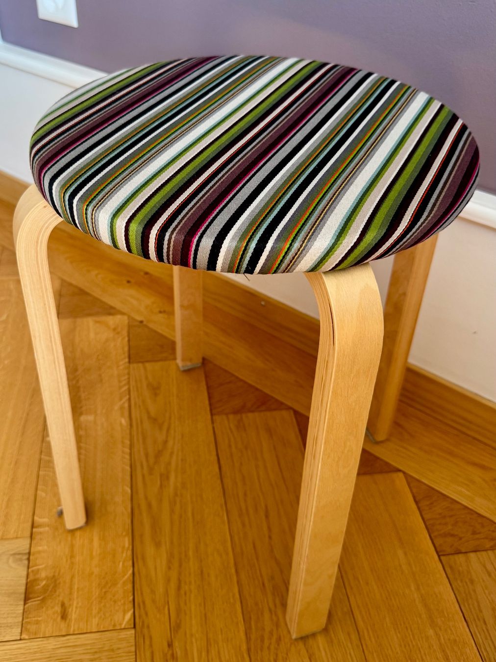 Ikea Hocker: Ikea Hocker mit Paul Smith Stoffbezug – Gebraucht aus Bern von jensstr1979